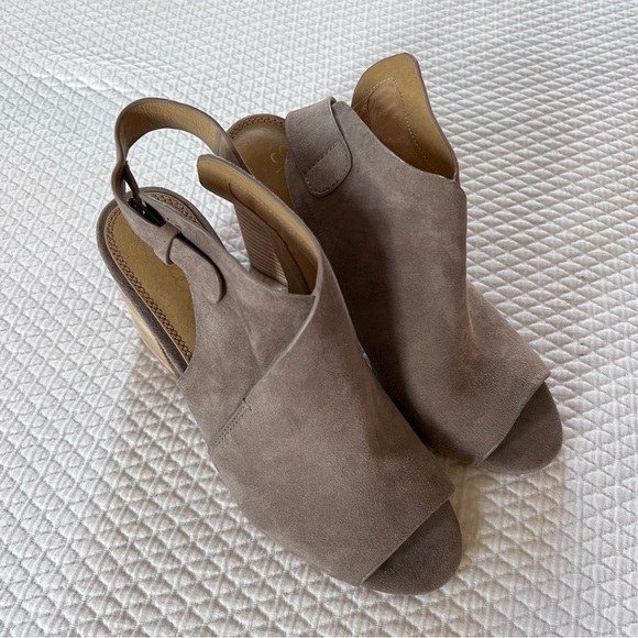 🎉 Splendid Nikolai Suede Heels • 9 - Picture 2 of 10